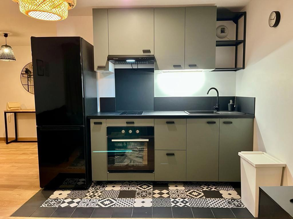 
                                                Location
                                                 À louer – Bel appartement meublé tout équipé T2