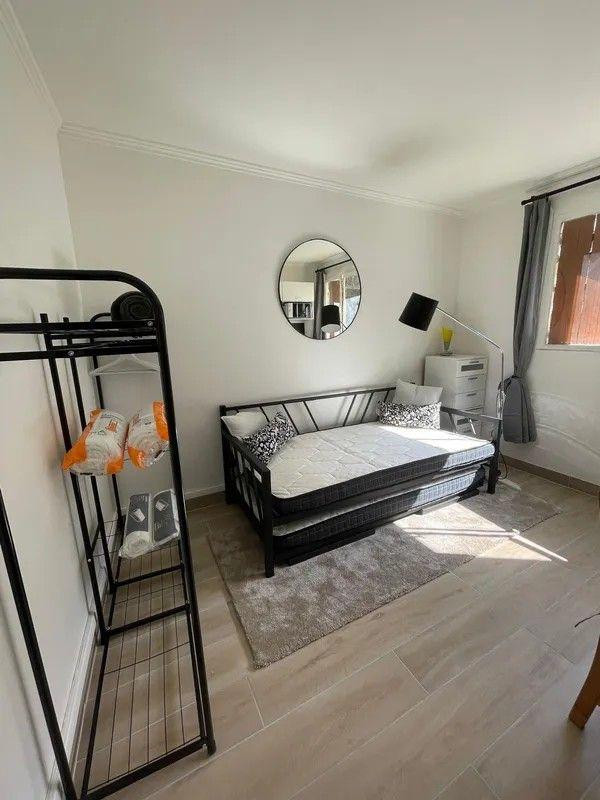 
                                                Colocation
                                                 À louer belle chambre meublée 10m² à Saint cloud