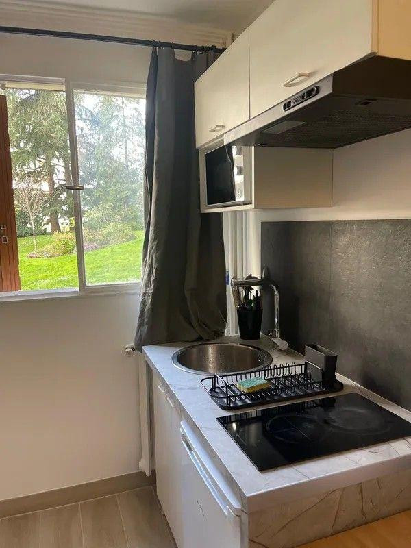 
                                                Colocation
                                                 À louer belle chambre meublée 10m² à Saint cloud