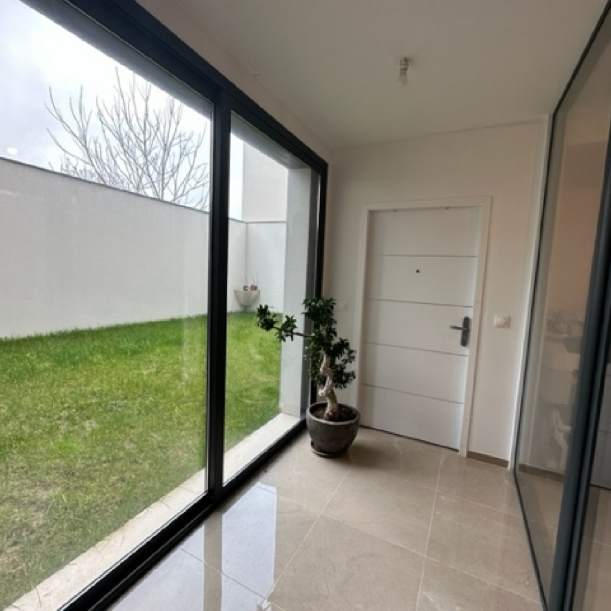 
                                                Location
                                                 À louer - Bureau de 105 m² à Chartres- Eure-et-Loir (28)