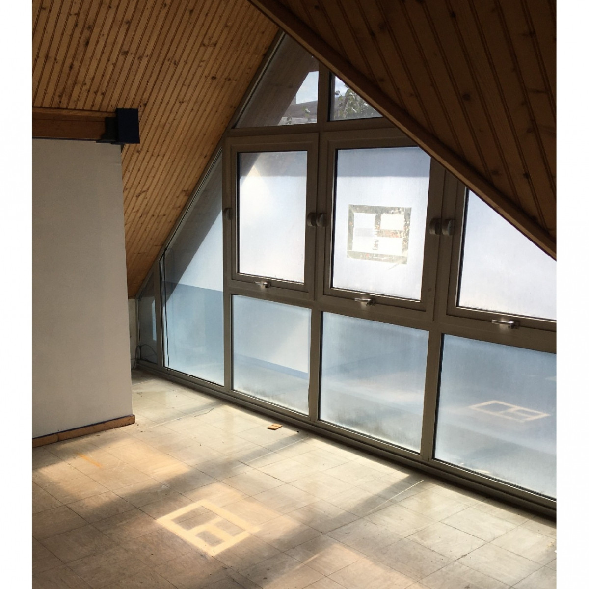 
                                                Location
                                                 À Louer - Bureau de 140 m² à Bourges - Cher (18)