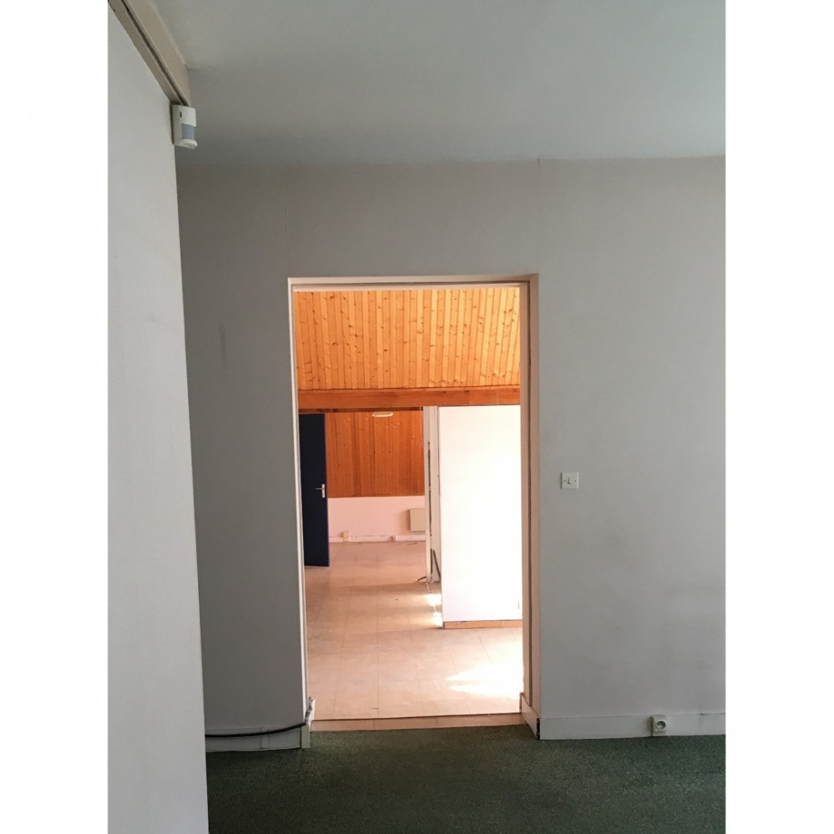 
                                                Location
                                                 À Louer - Bureau de 140 m² à Bourges - Cher (18)