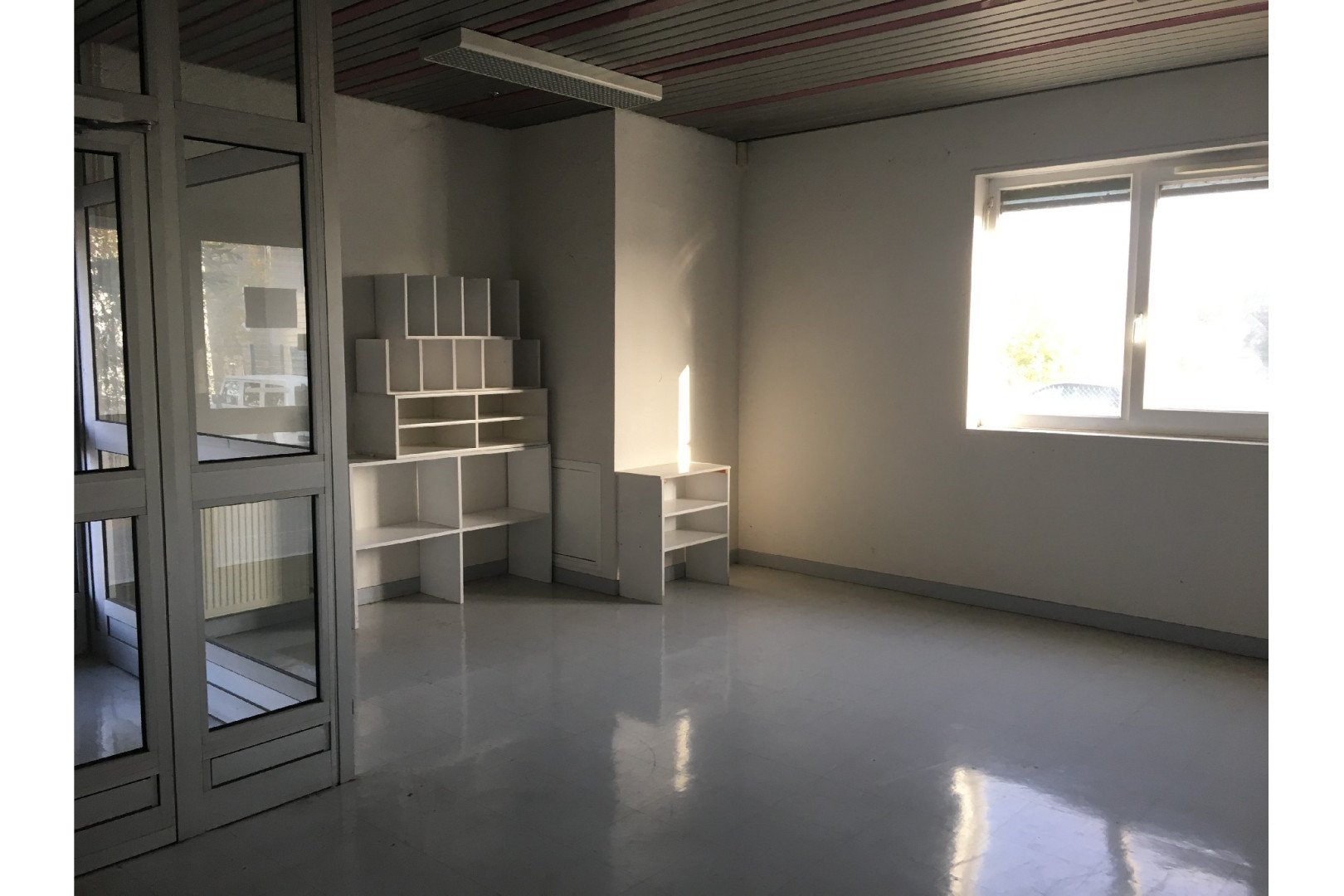 
                                                Location
                                                 À louer – Bureau de 1400 m² à Saint-Florent-sur Cher (18)