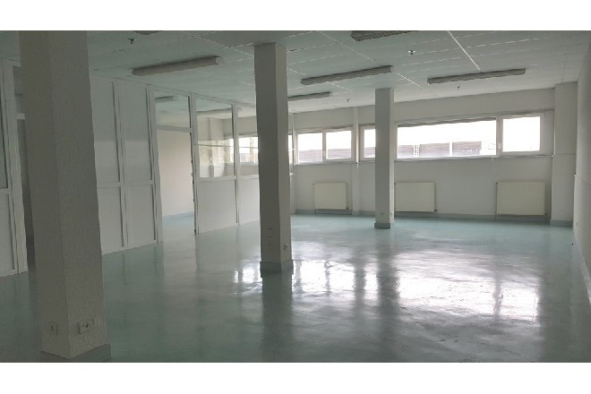 
                                                Location
                                                 À louer – Bureau de 1400 m² à Saint-Florent-sur Cher (18)