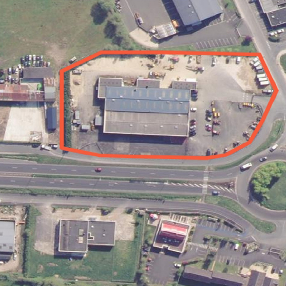 
                                                Location
                                                 À louer - Bureau de 2000 m² à St Ouen- Loir et Cher (41)