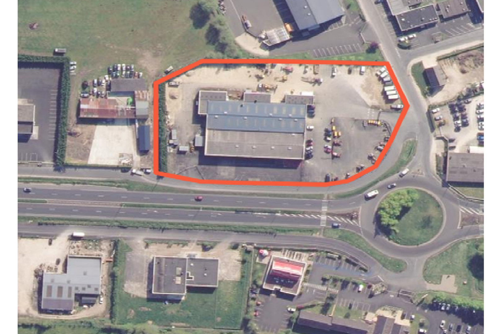 
                                                Location
                                                 À louer – Bureau de 2000 m² à St Ouen- Loir et Cher (41)