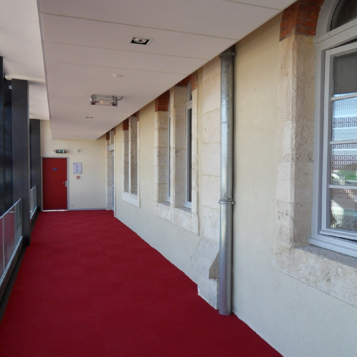 
                                                Location
                                                 À louer- Bureau de 6302 m² à Châteauroux- Indre (36)