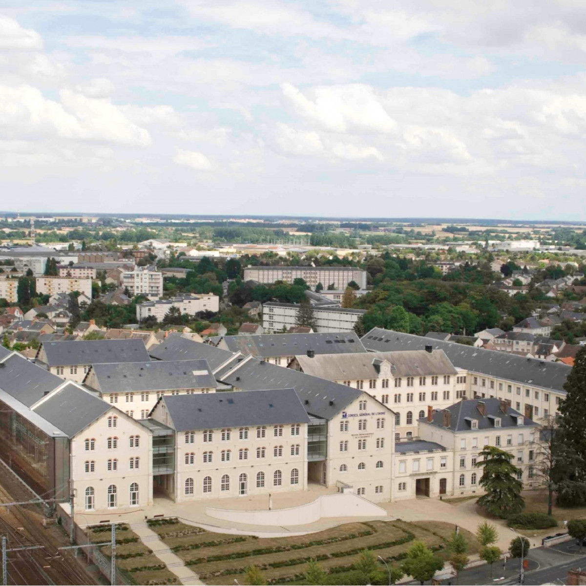 
                                                Location
                                                 À louer- Bureau de 6302 m² à Châteauroux- Indre (36)