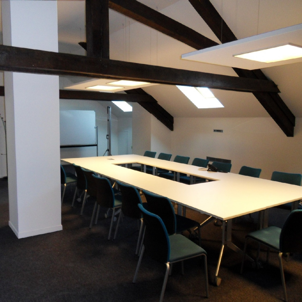 
                                                Location
                                                 À louer- Bureau de 6302 m² à Châteauroux- Indre (36)