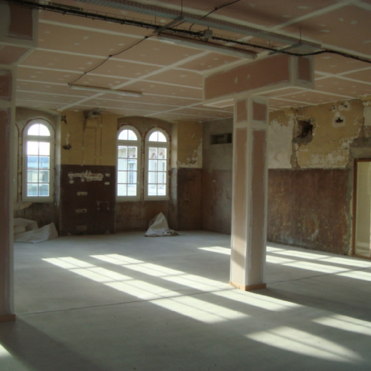 
                                                Location
                                                 À louer- Bureau de 6302 m² à Châteauroux- Indre (36)