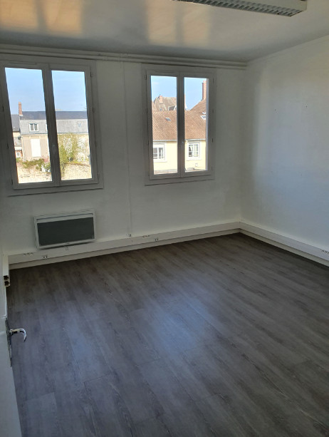 
                                                Location
                                                 À louer – bureaux à partir de 39 m² à Compiègne, proche de Beauvais (60)