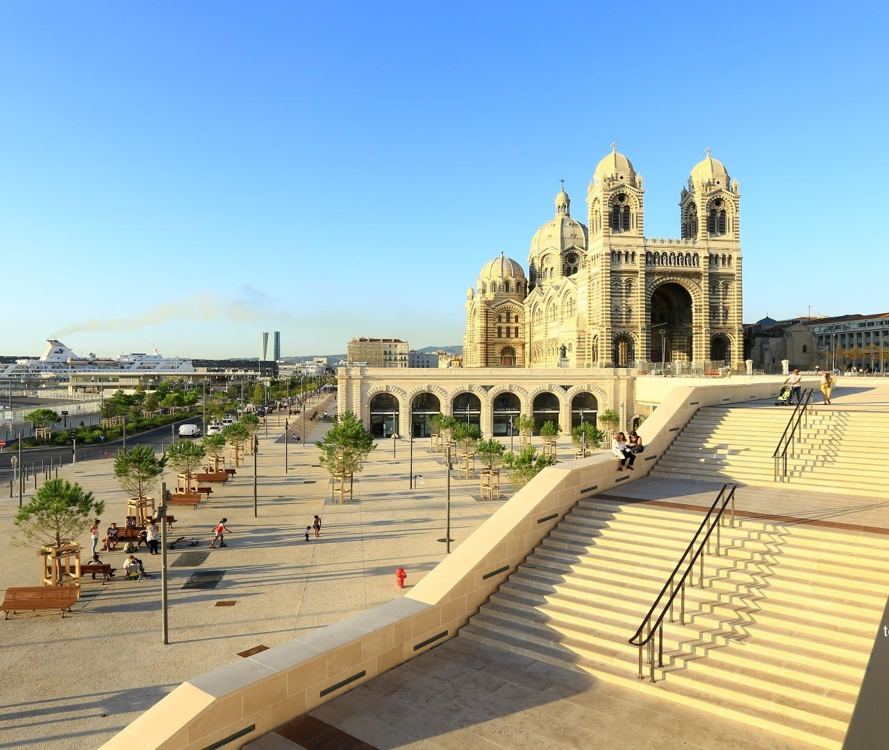 
                                                Location
                                                 À louer – Bureaux dans un espace de coworking de 4 000 m² du Quartiers Central des Affaires Euromédi