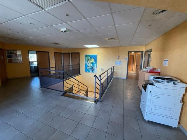 
                                                Location
                                                 À Louer – Bureaux de 1 200 m² divisibles à Écuisses –  Saône-et-Loire (71)