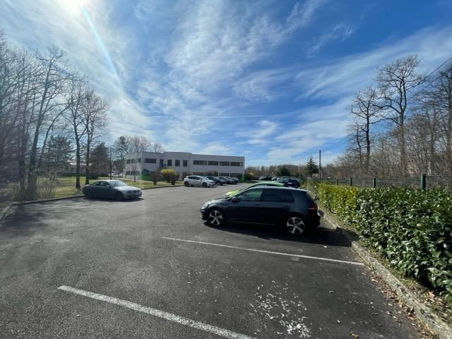 
                                                Location
                                                 À Louer – Bureaux de 1 200 m² divisibles à Écuisses –  Saône-et-Loire (71)