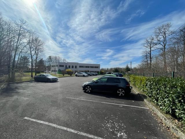 
                                                Location
                                                 À Louer – Bureaux de 1 200 m² divisibles à Écuisses –  Saône-et-Loire (71)