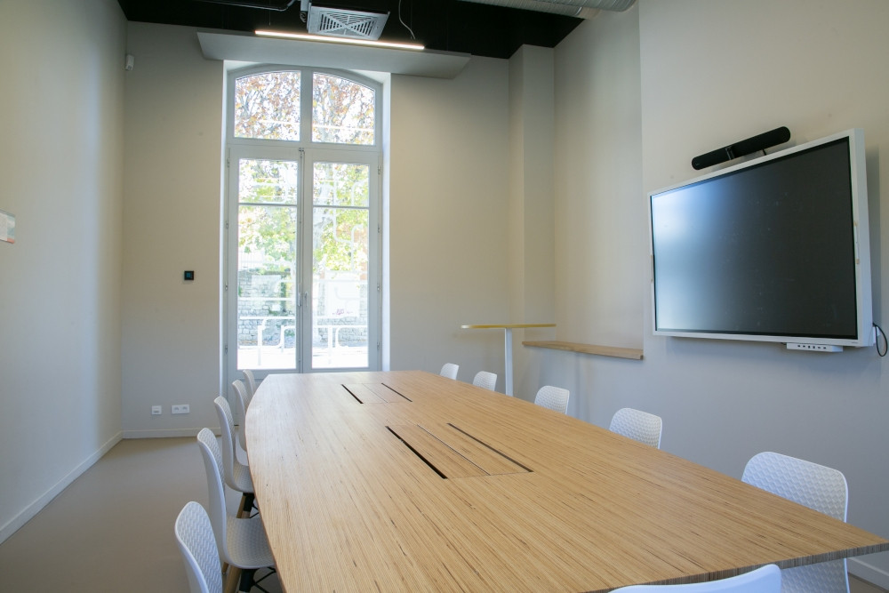 
                                                Location
                                                 À louer- Bureaux de 10 à 25 m² dans le centre d'affaires Gare Numérique à Carpentras, Vaucluse