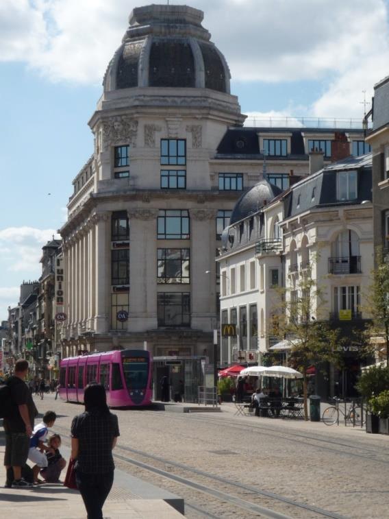 
                                                Location
                                                 À louer – Bureaux de 250 à 1 245 m² dans le centre-ville de Reims – Marne (51)
