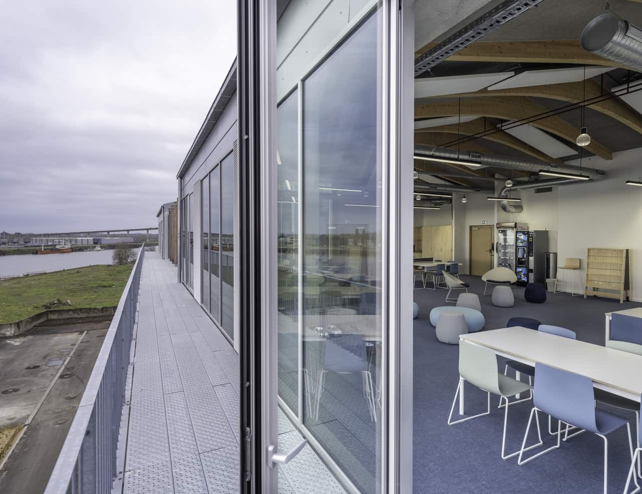 
                                                Location
                                                 À louer – Bureaux de 27 à 264 m² dédiés aux filières maritime et nautique, et au manufacturing à Nan