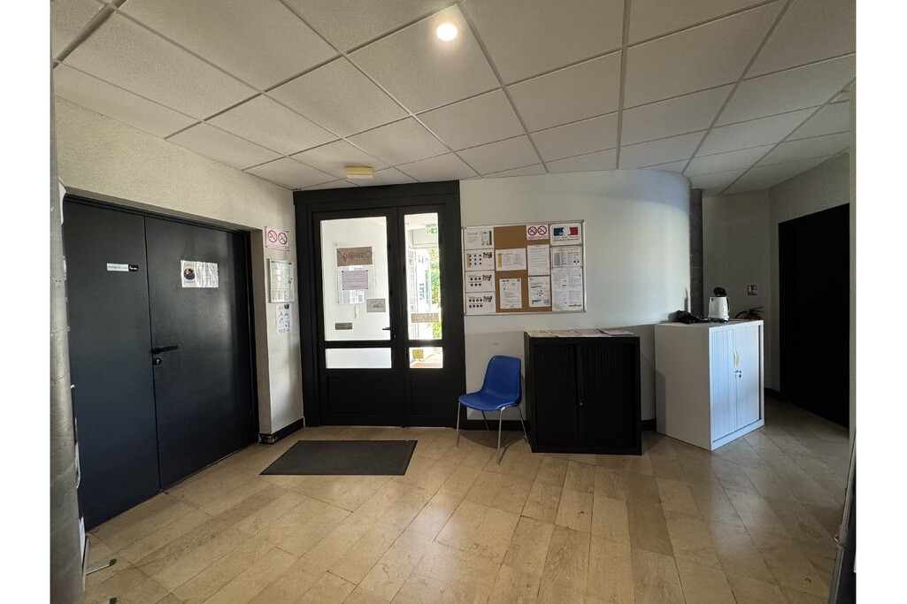 
                                                Location
                                                 À louer – Bureaux de 300 m² à Bourges – Cher (18)