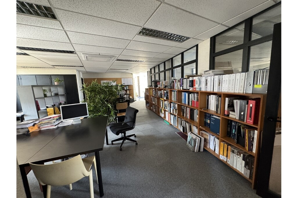 
                                                Location
                                                 À louer – Bureaux de 300 m² à Bourges – Cher (18)