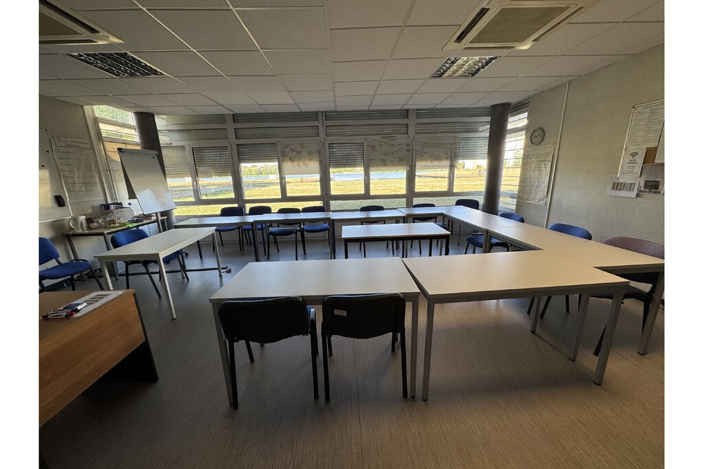 
                                                Location
                                                 À louer – Bureaux de 300 m² à Bourges – Cher (18)