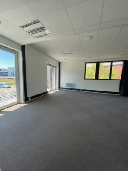 
                                                Location
                                                 À louer – Bureaux de 394 m² divisibles dans le Quartier des Docks du Havre – Seine-Maritime (76)