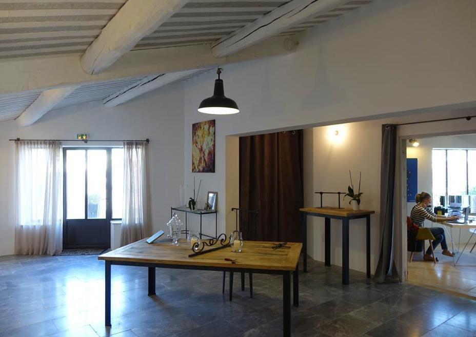 
                                                Location
                                                 À louer – Bureaux de 42 à 136 m² à L'Isle-sur-la-Sorgue – Vaucluse (84)