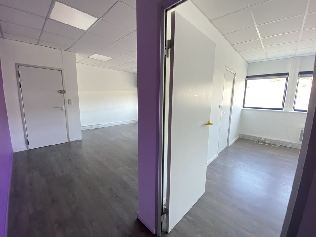 
                                                Location
                                                 À louer – Bureaux de 45 à 71 m² et un atelier de 599 m² en hôtel d'entreprises à Nantes – Pays de la
