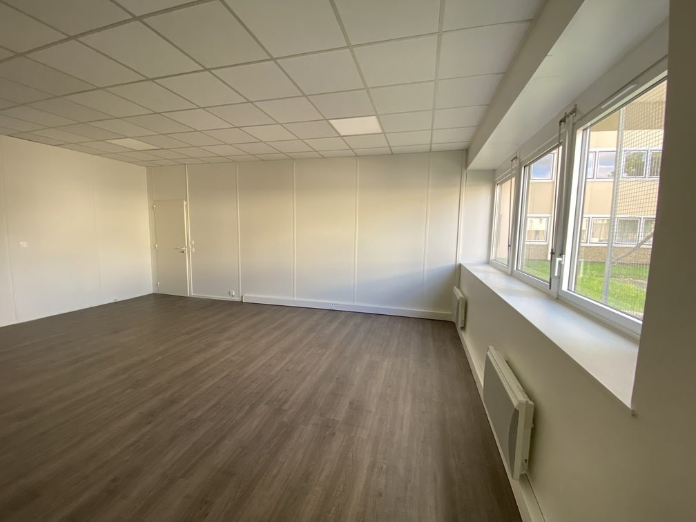 
                                                Location
                                                 À louer – Bureaux de 45 à 71 m² et un atelier de 599 m² en hôtel d'entreprises à Nantes – Pays de la Loire (44)
