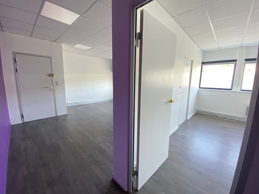 
                                                Location
                                                 À louer – Bureaux de 45 à 71 m² et un atelier de 599 m² en hôtel d'entreprises à Nantes – Pays de la Loire (44)