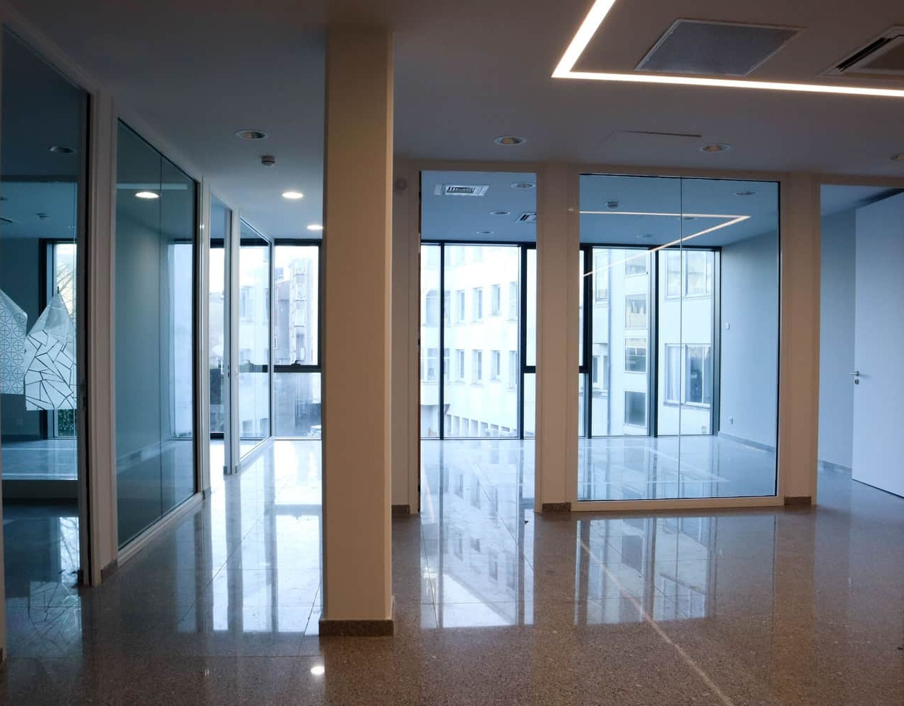 
                                                Location
                                                 À louer – Bureaux et coworking au sein d'un espace dédié aux métiers de la mode responsable à Nantes