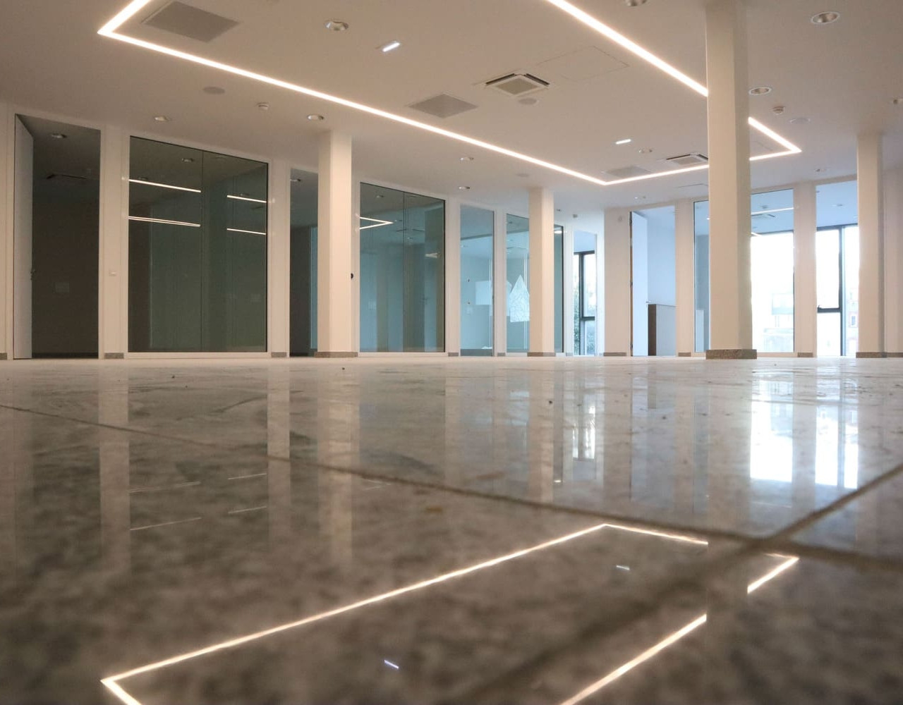 
                                                Location
                                                 À louer – Bureaux et coworking au sein d'un espace dédié aux métiers de la mode responsable à Nantes