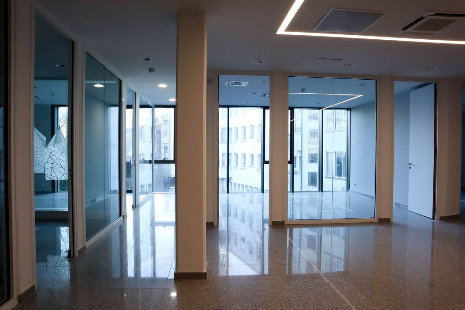
                                                Location
                                                 À louer – Bureaux et coworking au sein d'un espace dédié aux métiers de la mode responsable à Nantes – Loire Atlantique (44)
