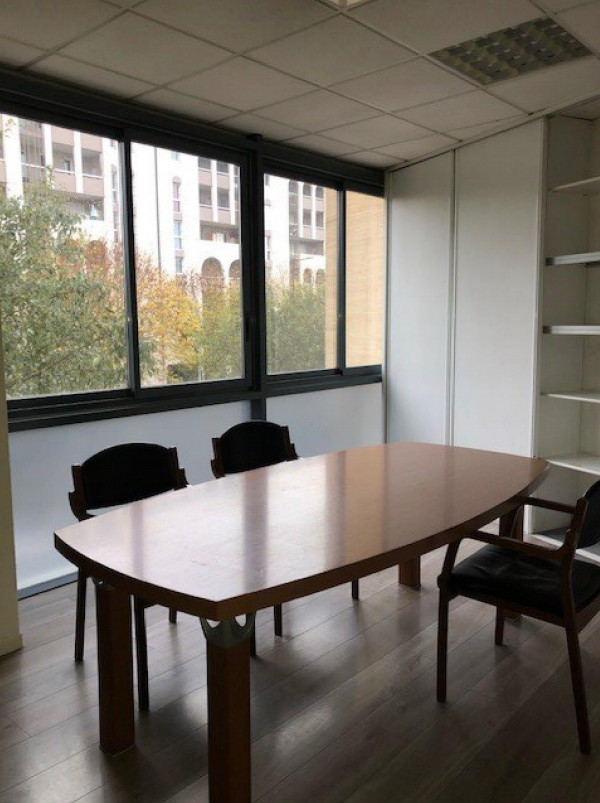 
                                                Location
                                                 À louer – bureaux non divisibles de 230 m² à Avignon