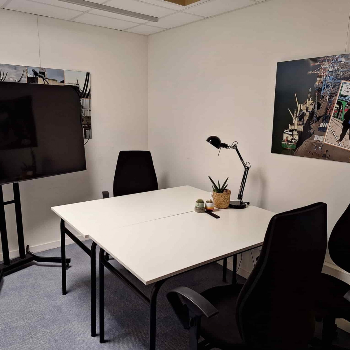 
                                                Location
                                                 À louer – Bureaux privatifs de 9 à 26 m² au sein d'un espace de coworking dédié à l'innovation numér