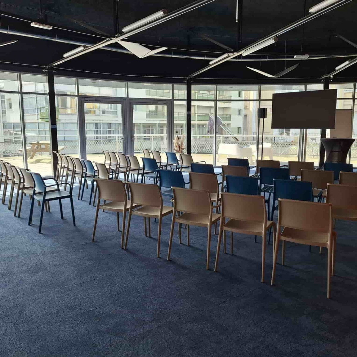 
                                                Location
                                                 À louer – Bureaux privatifs de 9 à 26 m² au sein d'un espace de coworking dédié à l'innovation numér