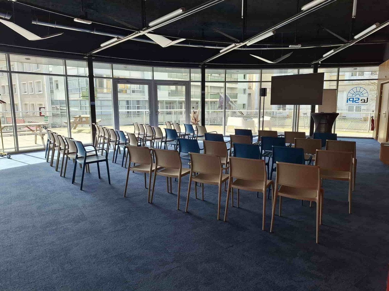 
                                                Location
                                                 À louer – Bureaux privatifs de 9 à 26 m² au sein d'un espace de coworking dédié à l'innovation numérique à Saint-Nazaire – Loire-Atlantique (44)