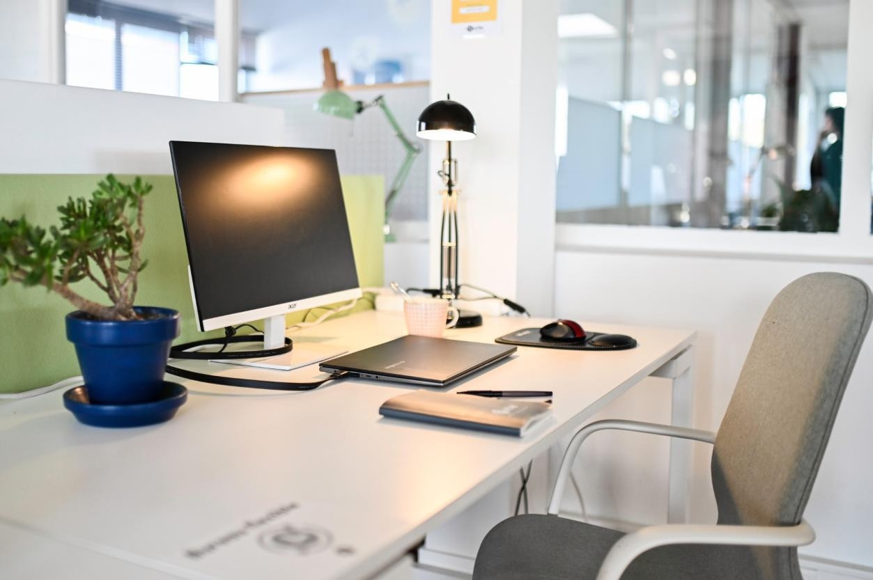 
                                                Location
                                                 À louer – Bureaux privatifs et postes en coworking à La Ruche – Saint-Nazaire (44)