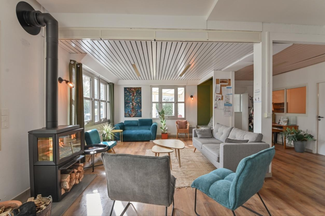 
                                                Location
                                                 À louer – Bureaux privatifs et postes en coworking à La Ruche – Saint-Nazaire (44)