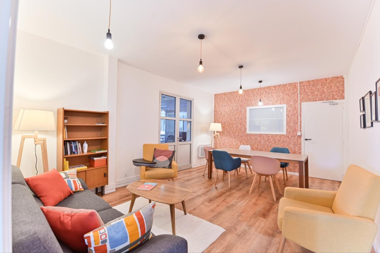 
                                                Location
                                                 À louer – Bureaux privatifs et postes en coworking à La Ruche – Saint-Nazaire (44)