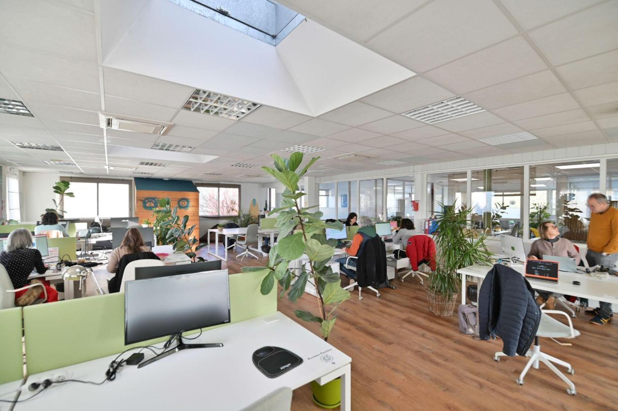 
                                                Location
                                                 À louer – Bureaux privatifs et postes en coworking à La Ruche – Saint-Nazaire (44)