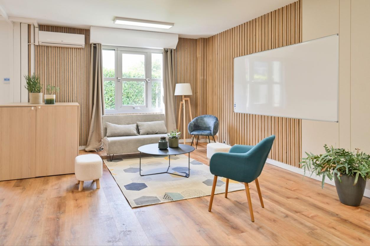 
                                                Location
                                                 À louer – Bureaux privatifs et postes en coworking à La Ruche – Saint-Nazaire (44)