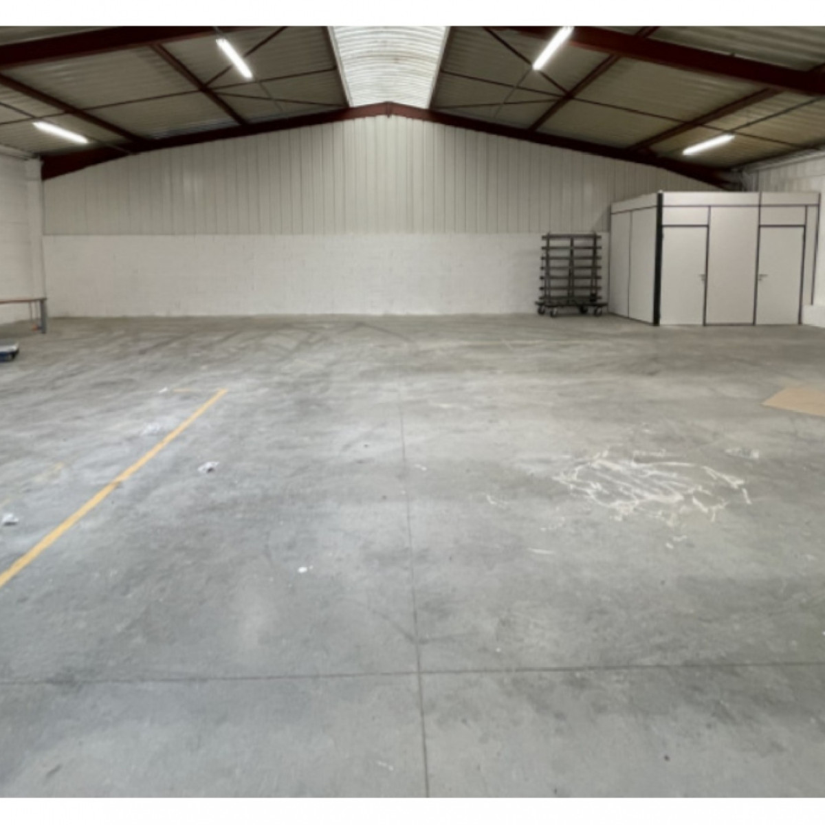 
                                                Location
                                                 À louer - Cellule industrielle de 387 m² à Gasville-Oisème proche de Chartres (28)