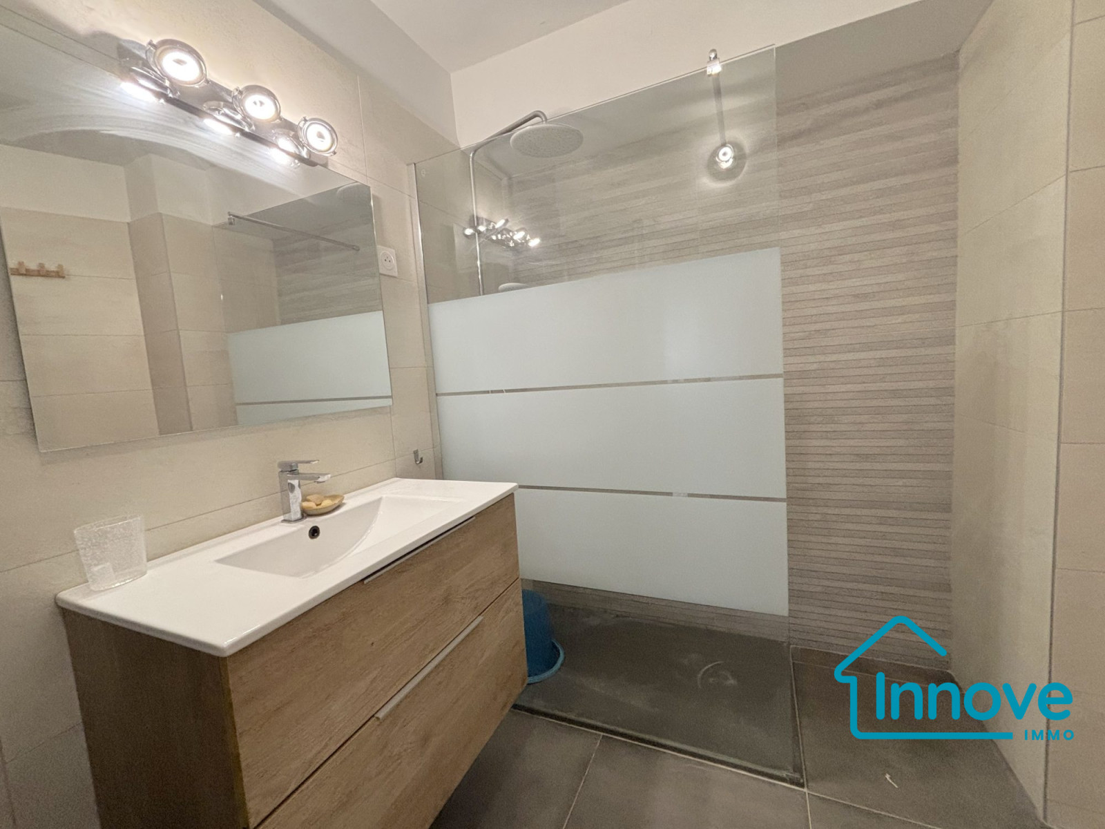 
                                                Location
                                                 A louer Charmant T3