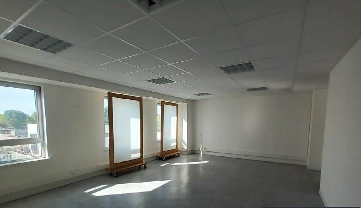 
                                                Location
                                                 À louer – Entrepôt de 1 053 m² à Avignon – Vaucluse (84)