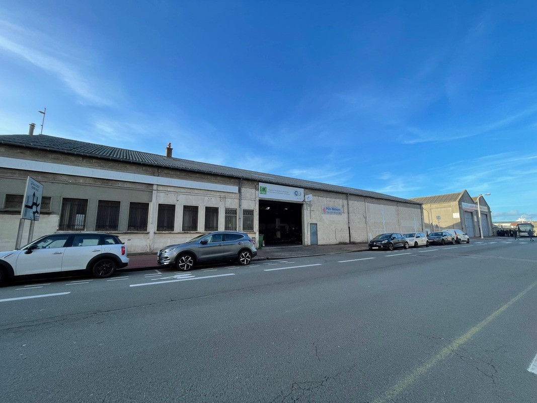 
                                                Location
                                                 À louer – Entrepôt de 1 321 m² à Calais (62)
