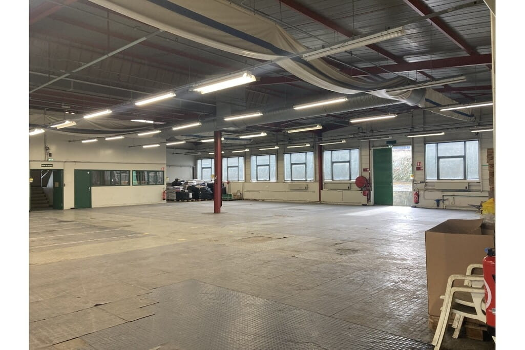 
                                                Location
                                                 À louer – Entrepôt de 2 700 m² à Issoudun – Indre (36)