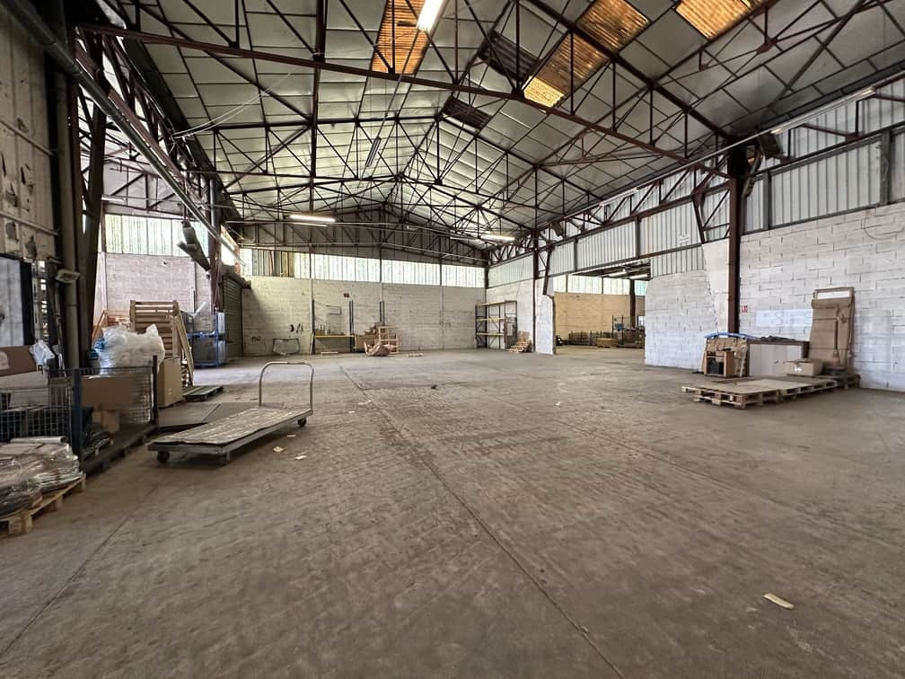 
                                                Location
                                                 À louer – Entrepôt de 3 018 m² dans la Zone d'activités de Fontcouverte à Avignon – Vaucluse (84)