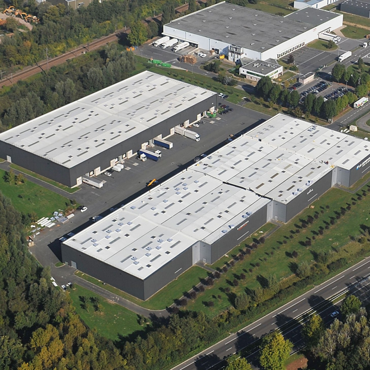 
                                                Location
                                                 À louer - entrepôt de 500 à 11 300 m² au Meux