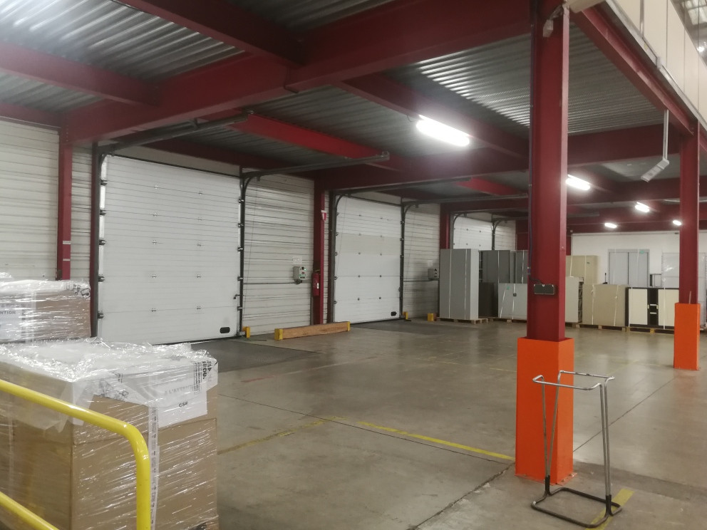 
                                                Location
                                                 À louer – Entrepôt de 8 500 m² à Orange